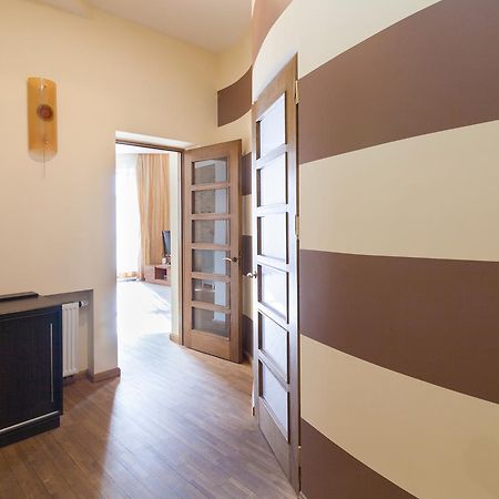 Апартаменты Двухкомнатные Для 6Х Около Парка В Центре Lviv Exterior foto
