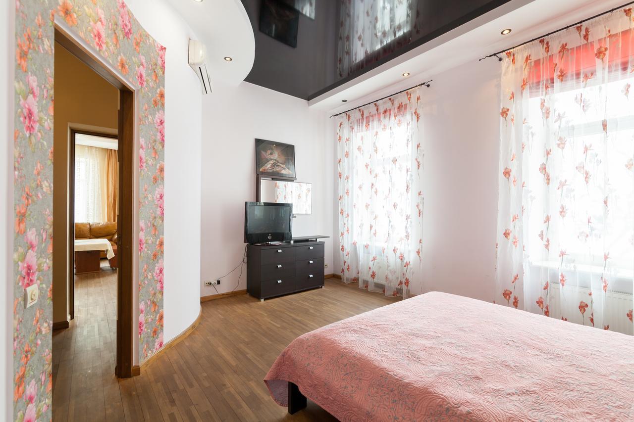 Апартаменты Двухкомнатные Для 6Х Около Парка В Центре Lviv Exterior foto